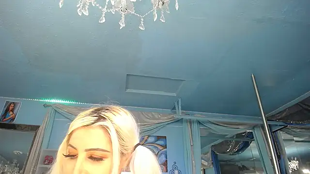 ADRIANNA FOX online show from 11/03/25, 08:59