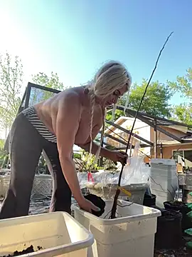 ADRIANNA FOX online show from 03/20/26, 10:25