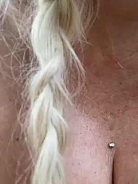 ADRIANNA FOX online show from 04/16/26, 11:29