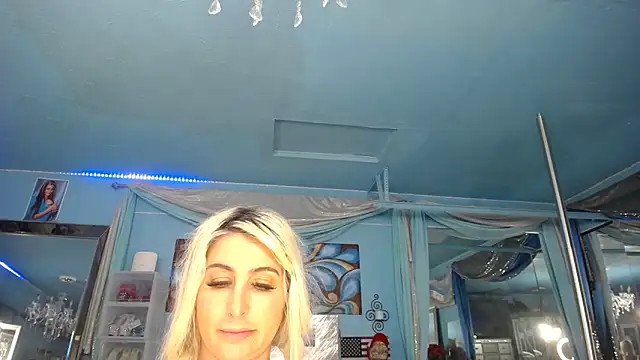 ADRIANNA FOX online show from 04/19/26, 08:13