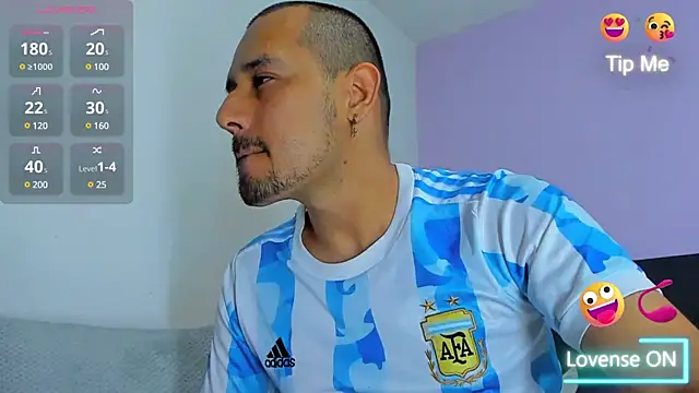 Snapshot of jhonyalzate2 chatting on 12/30/24, 02:42 jhonyalzate2 online show from 12/30/24, 02:42