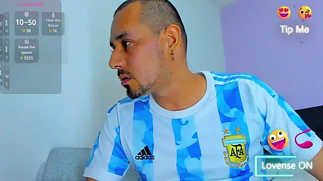 Snapshot of jhonyalzate2 chatting on 12/30/24, 05:48 jhonyalzate2 online show from 12/30/24, 05:48