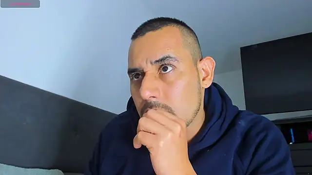 Snapshot of jhonyalzate2 chatting on 03/01/25, 11:37 jhonyalzate2 online show from 03/01/25, 11:37