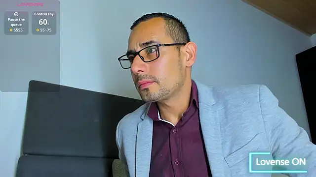 jhonyalzate2 online show from 12/18/25, 01:11