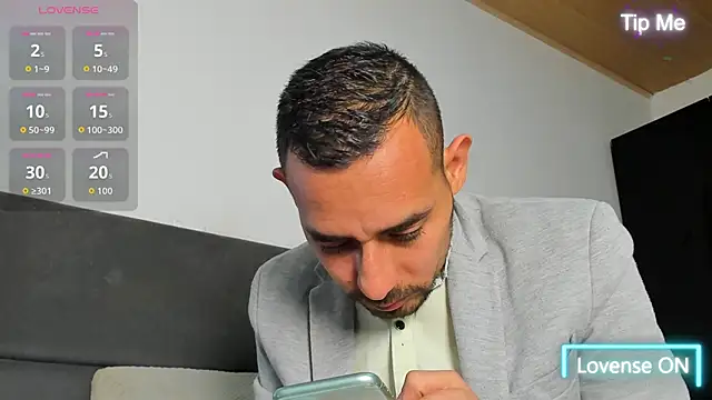 Snapshot of jhonyalzate2 chatting on 05/30/26, 02:52 jhonyalzate2 online show from 05/30/26, 02:52