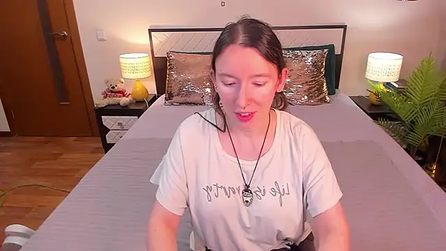 Snapshot of CatherineWalls chatting on 05/11/26, 04:40 CatherineWalls online show from 05/11/26, 04:40