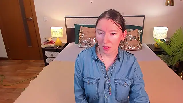 Snapshot of CatherineWalls chatting on 05/18/26, 04:18 CatherineWalls online show from 05/18/26, 04:18