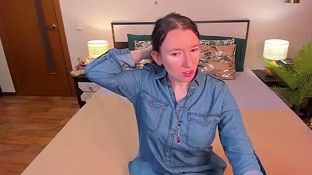 Snapshot of CatherineWalls chatting on 05/19/26, 04:41 CatherineWalls online show from 05/19/26, 04:41