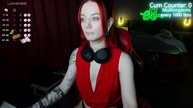 Snapshot of MaxPhoenixx chatting on 12/02/24, 01:57 MaxPhoenixx online show from 12/02/24, 01:57