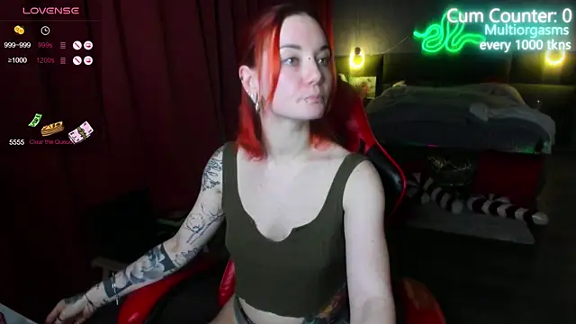 Snapshot of MaxPhoenixx chatting on 12/15/24, 04:40 MaxPhoenixx online show from 12/15/24, 04:40