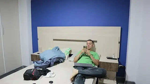 funcouple1985 online show from 12/04/24, 11:24