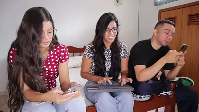 funcouple1985 online show from 12/05/24, 03:06