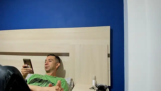 funcouple1985 online show from 12/06/24, 01:29