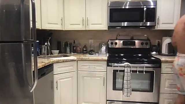 BigGuyMuscle online show from 09/28/25, 05:40