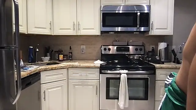 BigGuyMuscle online show from 11/10/25, 03:00