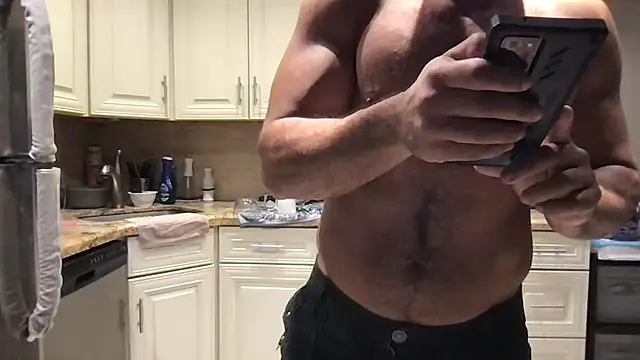 Snapshot of BigGuyMuscle chatting on 06/07/26, 01:10 BigGuyMuscle online show from 06/07/26, 01:10