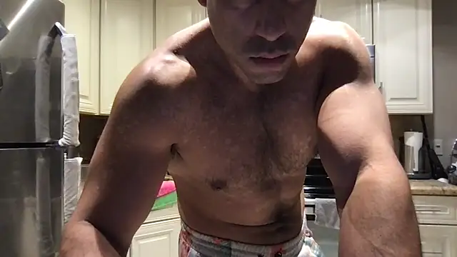 Snapshot of BigGuyMuscle chatting on 06/16/26, 04:48 BigGuyMuscle online show from 06/16/26, 04:48