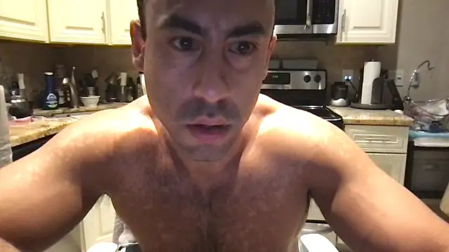 Snapshot of BigGuyMuscle chatting on 06/18/26, 09:14 BigGuyMuscle online show from 06/18/26, 09:14