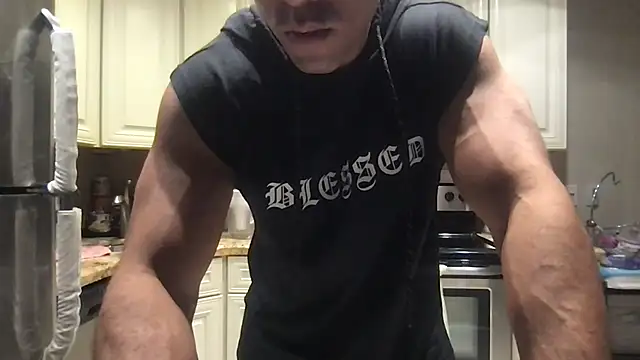 Snapshot of BigGuyMuscle chatting on 06/20/26, 01:19 BigGuyMuscle online show from 06/20/26, 01:19