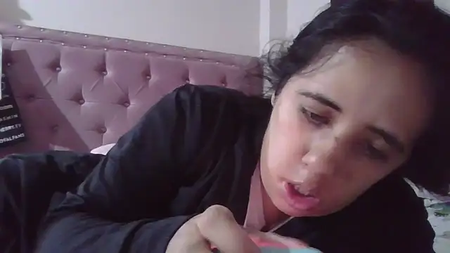 annarose19 online show from 11/28/25, 11:18