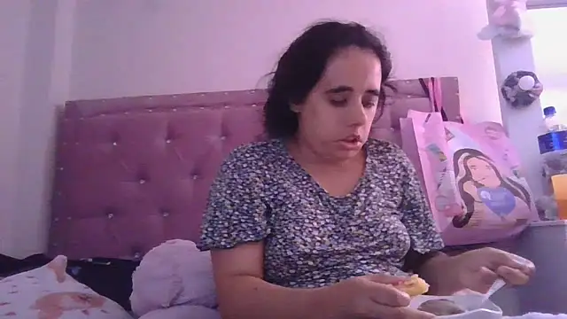 annarose19 online show from 04/18/26, 07:58