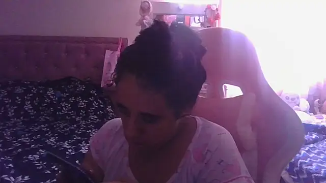 Snapshot of annarose19 chatting on 04/27/26, 06:50 annarose19 online show from 04/27/26, 06:50