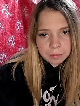 Snapshot of Zuli_Kiska chatting on 10/19/25, 11:11 Zuli Kiska online show from 10/19/25, 11:11