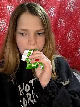 Zuli Kiska online show from 04/10/26, 11:04