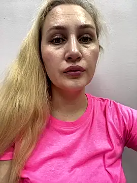 Snapshot of YourBlondee chatting on 12/02/24, 03:26 YourBlondee online show from 12/02/24, 03:26
