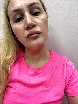 Snapshot of YourBlondee chatting on 12/04/24, 03:48 YourBlondee online show from 12/04/24, 03:48