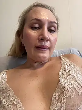Snapshot of YourBlondee chatting on 12/10/24, 05:39 YourBlondee online show from 12/10/24, 05:39