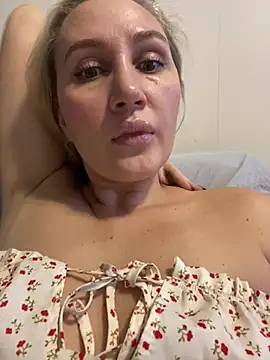 Snapshot of YourBlondee chatting on 12/17/24, 03:06 YourBlondee online show from 12/17/24, 03:06