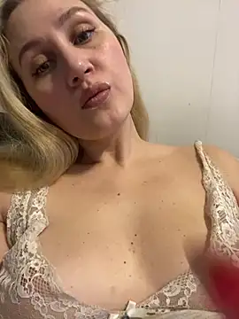 Snapshot of YourBlondee chatting on 01/15/25, 03:11 YourBlondee online show from 01/15/25, 03:11