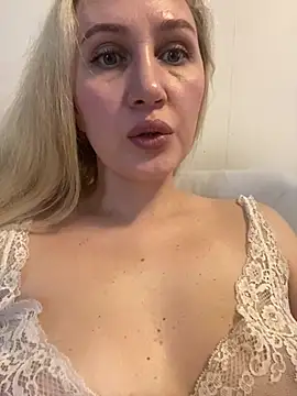 Snapshot of YourBlondee chatting on 01/22/25, 04:23 YourBlondee online show from 01/22/25, 04:23