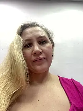 Snapshot of YourBlondee chatting on 01/25/25, 02:26 YourBlondee online show from 01/25/25, 02:26