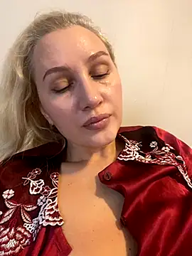 YourBlondee online show from 11/24/25, 03:28