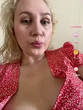 YourBlondee online show from 04/27/26, 03:37