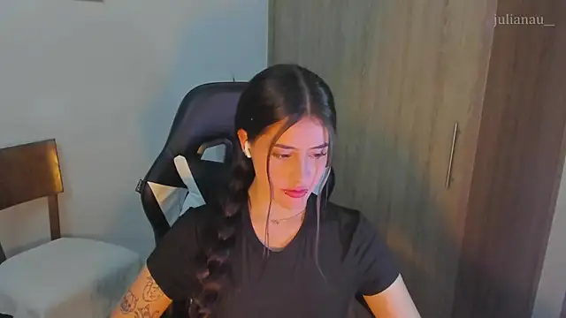Snapshot of iriswest_ chatting on 12/16/24, 12:04 iriswest  online show from 12/16/24, 12:04