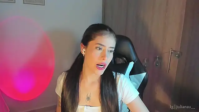 Snapshot of iriswest_ chatting on 01/15/25, 01:45 iriswest  online show from 01/15/25, 01:45