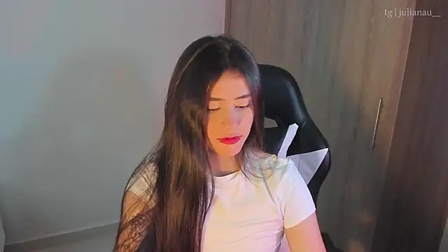 Snapshot of iriswest_ chatting on 01/22/25, 10:59 iriswest  online show from 01/22/25, 10:59