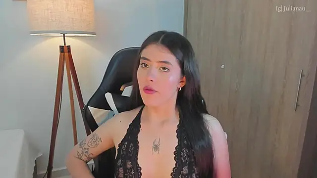 Snapshot of iriswest_ chatting on 02/15/25, 11:47 iriswest  online show from 02/15/25, 11:47
