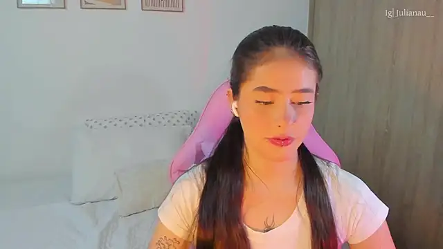 Snapshot of iriswest_ chatting on 03/14/25, 02:20 iriswest  online show from 03/14/25, 02:20