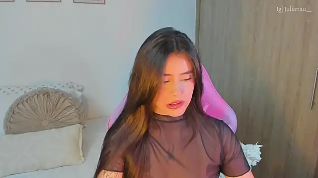 Snapshot of iriswest_ chatting on 03/19/25, 02:05 iriswest  online show from 03/19/25, 02:05
