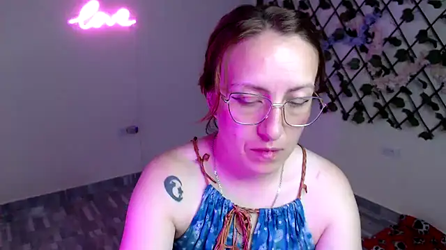 kittykalor09 online show from 04/21/26, 12:44