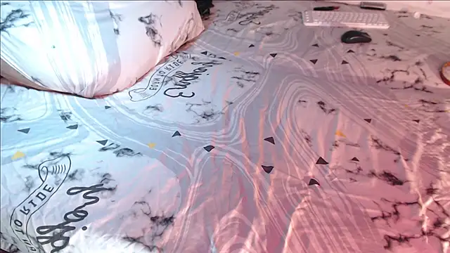 Snapshot of Q_T_pie chatting on 12/17/24, 04:45 Q T pie online show from 12/17/24, 04:45