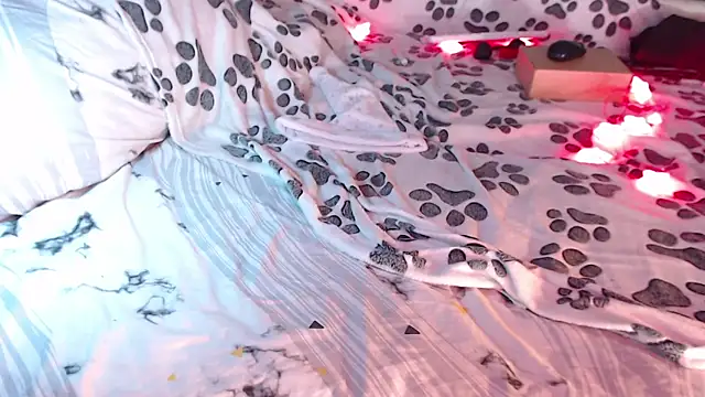 Snapshot of Q_T_pie chatting on 01/03/25, 03:27 Q T pie online show from 01/03/25, 03:27