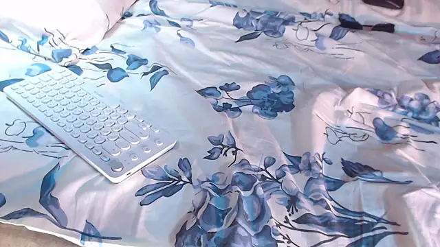 Snapshot of Q_T_pie chatting on 01/10/25, 02:35 Q T pie online show from 01/10/25, 02:35