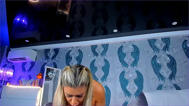 anneswhite online show from 11/18/25, 04:39