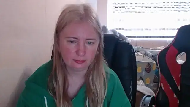 PeterAndJen online show from 04/21/26, 05:25