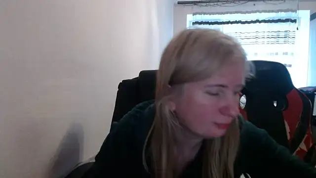 PeterAndJen online show from 05/03/26, 05:35